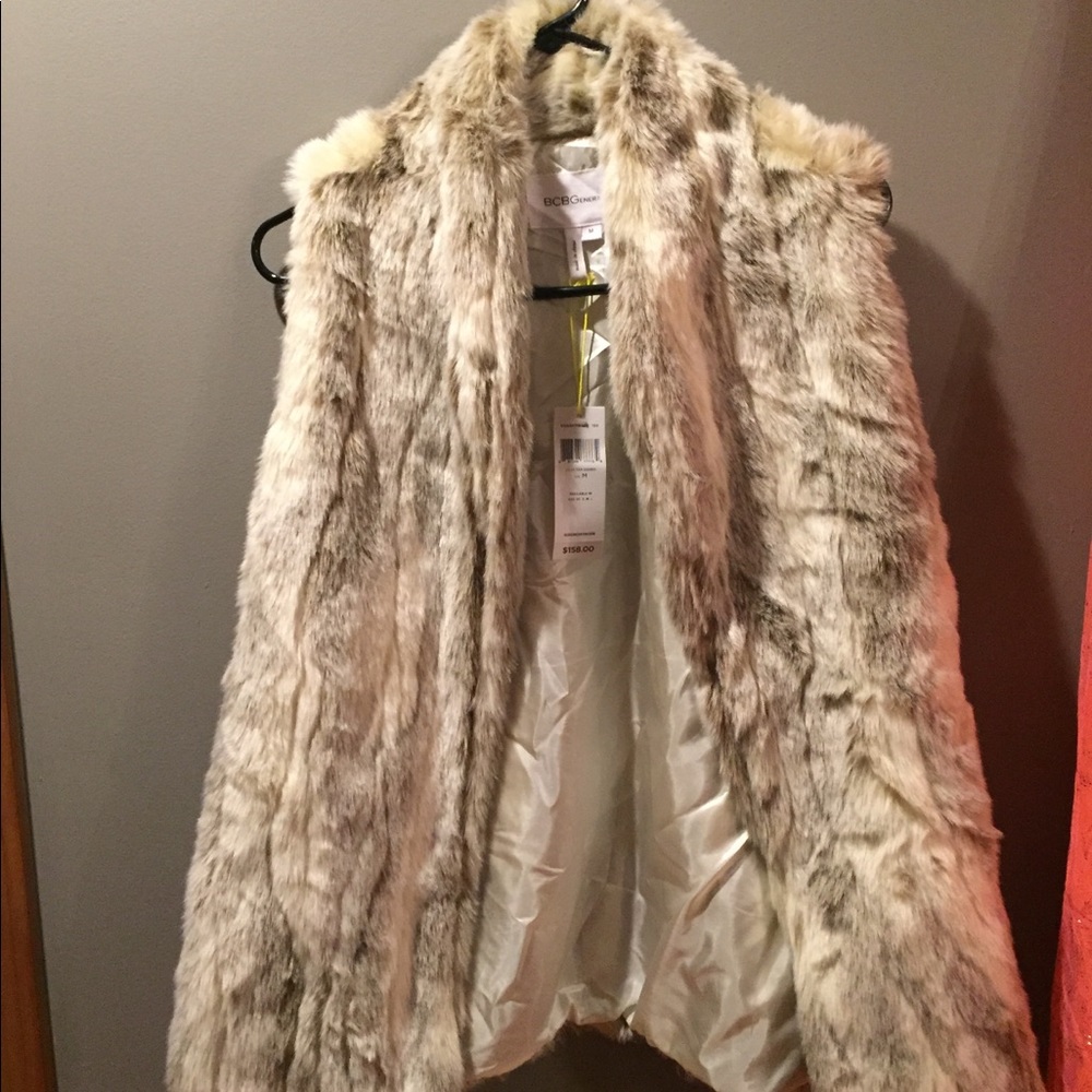 Medium BCB GENERATION Faux fur vest new with tag.